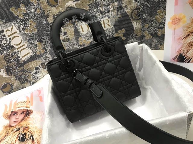 Dior女包 迪奧Lady四格磨砂徽章啞光戴妃包 Dior手提肩背斜挎包  dfk1813